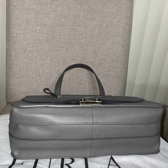Pre loved grey leather Furla handbag - Picture 8 of 16